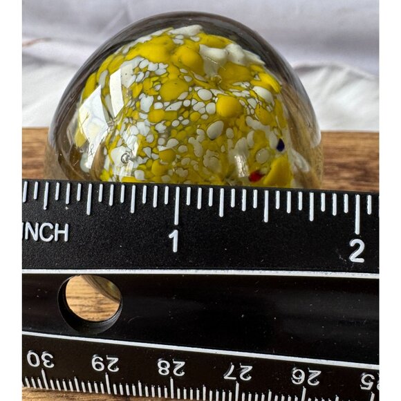 Vintage Handblown Yellow & White Dome Art Glass Paperweight With Abstract Design - Picture 8 of 10